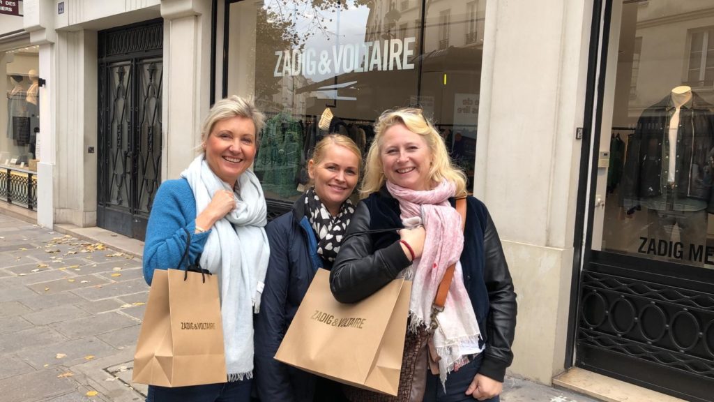 Kristine (f.v), Yvonne og Marianne på shopping i Latinerkvarteret. 