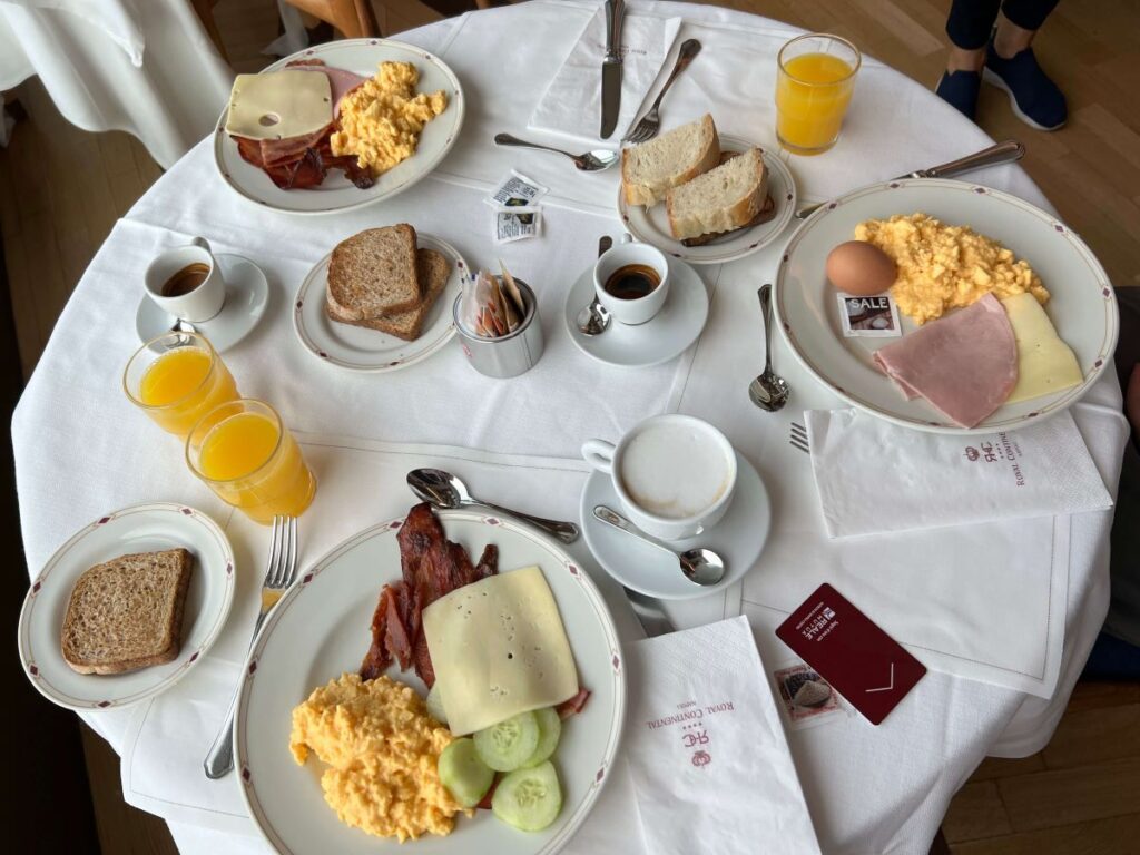 Frokosten på hotellet var helt prima.