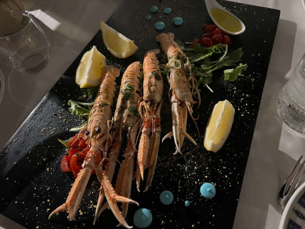 Vi bestilte scampi og fikk disse servert. Ser veldig delikat ut, men ikke spesielt mye mat. 